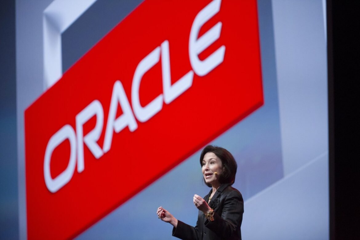 Oracle promotes two presidents to co-CEO role
