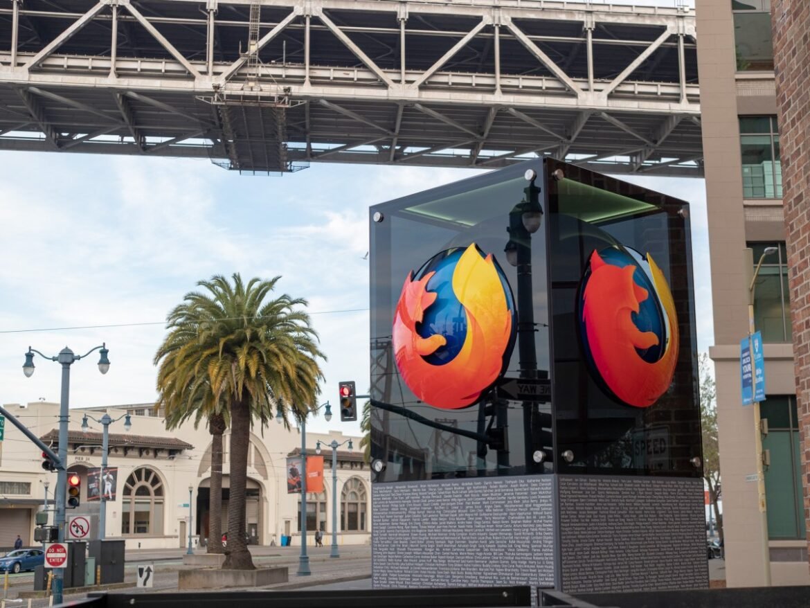 Mozilla Firefox logo outside of San Francisco location with palm tree in backgroundMozilla Firefox logo outside of San Francisco location with palm tree in background